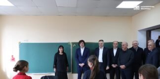 ირაკლი კობახიძემ განათლების, მეცნიერებისა და ახალგაზრდობის მინისტრ ალექსანდრე წულაძესთან ერთად ვანის მუნიციპალიტეტის სოფელ ზეინდარის ახლად რეაბილიტირებული საჯარო სკოლა გახსნა