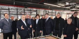 ირაკლი კობახიძემ, თბილისის მერთან, რეგიონული განვითარებისა და ინფრასტრუქტურის და სპორტის მინისტრებთან ერთად, თბილისის ყინულის არენა გახსნა