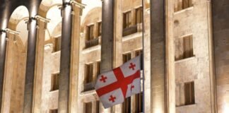 საბჭოთა ოკუპაციის დღესთან დაკავშირებით, პარლამენტის სასახლეზე სახელმწიფო დროშა დაეშვა