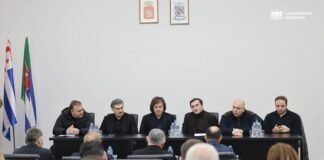 ირაკლი კობახიძე ქობულეთში დიდთოვლობით გამოწვეული პრობლემების გადასაჭრელად შექმნილ შტაბში იმყოფებოდა