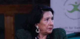 სალომე ზურაბიშვილი – “ტიტუშკების“ ხროვამ კვლავ გამოიყენა არაპროპორციული ძალა, თავსა და სახეებში ცემა, დაპატიმრებები, მაგრამ პროტესტი გრძელდება