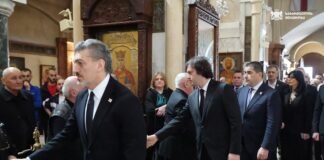 ირაკლი კობახიძე სამების საკათედრო ტაძარში ოკუპირებული აფხაზეთის რეგიონიდან გადმოსვენებულ, 1990-იანი წლების შეიარაღებული მოქმედებების დროს უგზო-უკვლოდ დაკარგულ პირთა სამოქალაქო პანაშვიდს დაესწრო