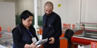 სურსათის ეროვნული სააგენტოს თევზის სარეალიზაციო ობიექტებს ამოწმებს