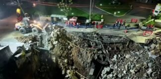 სტამბოლში, გვიან ღამით, საავტომობილო გზა ჩაინგრა