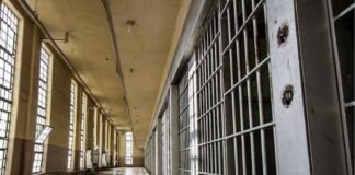 სახალხო დამცველის ინფორმაციით, პენიტენციურ დაწესებულებებში, შემოწმების მიზნით, პატიმრების სრულად გაშიშვლება აიკრძალა