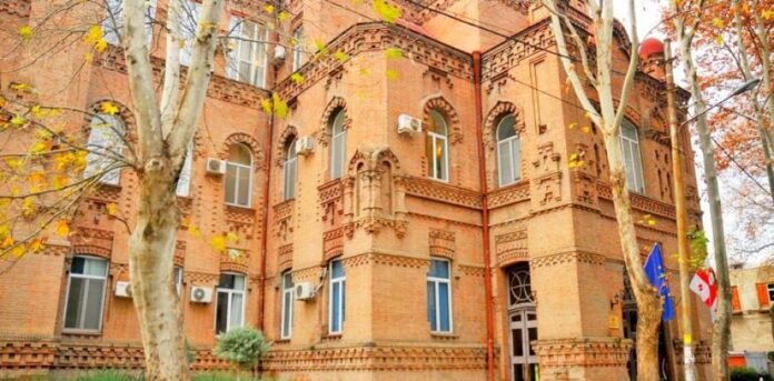 ganatlebis-saministro-900x444