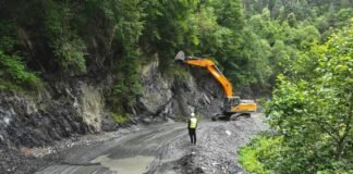 თუშეთისკენ გზა ამ დრომდე ჩაკეტილია- მოქალაქეები რომლებიც სტიქიის ზონაში ჩარჩნენ უვნებლად გამოიყვანეს