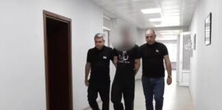 აჭარის პოლიციამ ადევნების, პერსონალური მონაცემების უკანონოდ გამოყენებისა და გავრცელების, ასევე, მუქარის ბრალდებით დააკავეს