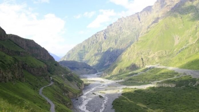 stefantsminda-dariali-gza-yazbegi-larsi_w_h