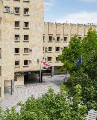 პროკურატურამ განსაკუთრებით დიდი ოდენობით ნარკოტიკული საშუალების უკანონო შეძენის, შენახვისა და რეალიზაციის ხელშეწყობის ფაქტზე უცხო ქვეყნის მოქალაქეს ბრალდება წარუდგინა