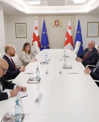 ირაკლი კობახიძე მსოფლიოს ეთნოსპორტის კონფედერაციის პრეზიდენტ ბილალ ერდოღანს შეხვდა