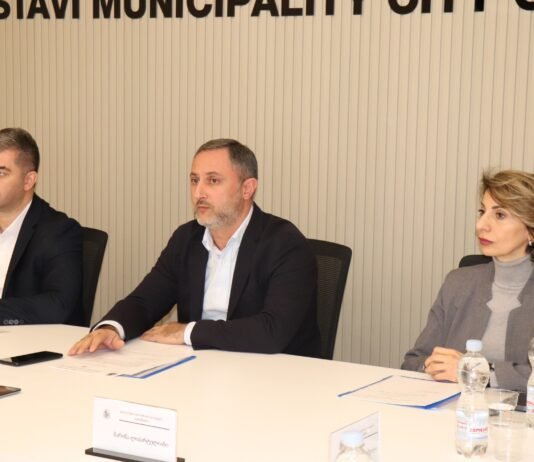 რუსთავის საკრებულოს რიგგარეშე სხდომაზე, საკრებულოს თავმჯდომარის ვაკანტურ თანამდებობაზე მესამე მოადგილე აირჩიეს