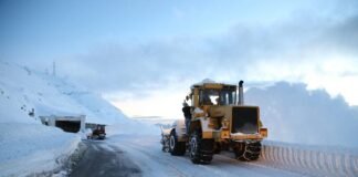 ინტენსიური თოვისა და რთული მეტეოროლოგიური პირობების გამო, საავტომობილო გზების ცალკეულ მონაკვეთებზე დაწესებულია მოძრაობის სპეციალური რეჟიმები