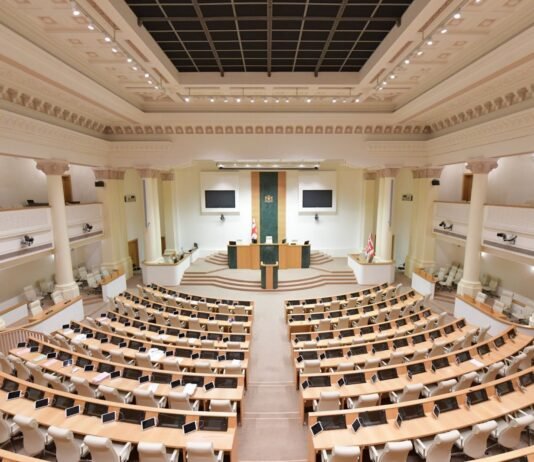 პოლიტიკური აქტივობისთვის პირველ ჯერზე დაჯარიმებულ მეწარმე იურიდიულ პირს, პოლიტიკური აქტივობის განმეორების შემთხვევაში სისხლის სამართლებრივი პასუხისმგებლობა დაეკისრება