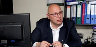 „კულასა“ და „ბატონოს“ დამფუძნებელს, ივანე გოგლიძეს, რომელიც ფალსიფიცირებული თევზის კონსერვების წარმოება-გასაღებისთვის დააკავეს, აღკვეთის ღონისძიების სახით პატიმრობა შეეფარდა