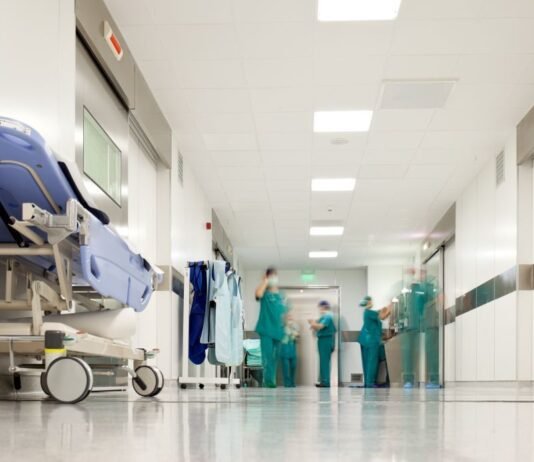 ბათუმში, კლინიკაში დედამ ახალშობილის მკვლელობა სცადა