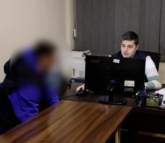 საგამოძიებო სამსახურმა კომერციული მოსყიდვის და ყალბი დოკუმენტების დამზადება-გასაღების ფაქტზე ორი პირი დააკავა