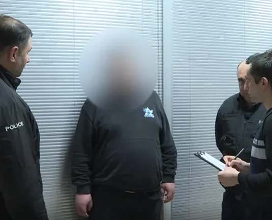 შინაგან საქმეთა სამინისტრომ ოჯახის წევრის მიმართ ჩადენილი ჯანმრთელობის განზრახ მძიმე დაზიანების ბრალდებით 1 პირი დააკავა