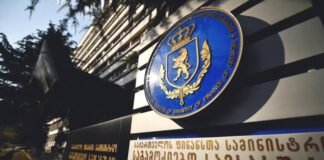 თბილისში, ნაქირავებ ბინაში, სხვადასხვა ბრენდული დასახელების არყებსა და ყალბ აქციზურ მარკებს ამზადებდა – ფალსიფიცირებული პროდუქცია გლდანსა და დიდუბე-ჩუღურეთში რეალიზდებოდა