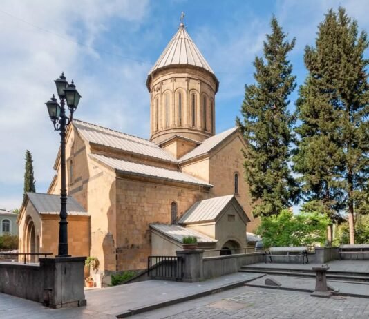 ხვალ სიონის საპატრიარქო ტაძარში ილია II-ის სულის მოსახსენიებელი პანაშვიდი შესრულება