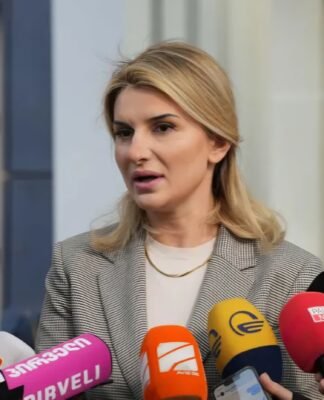 კავკასიის მედიცინის ცენტრის დირექტორის, სოფიო ასპანიძის ინფორმაციით, საქართველოს კათოლიკოს-პატრიარქი, ილია მეორე, მართვით სუნთქვაზე იმყოფება