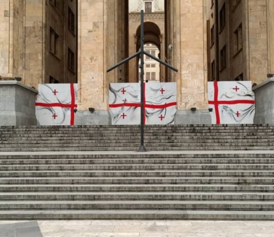 შსს – პარლამენტის წინ, კარავში ხანძარი გაჩნდა, რასთან დაკავშირებითაც გამოძიება დაიწყო