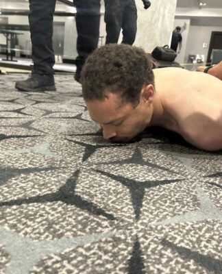 სამართალდამცავი ორგანოების ოფიციალური პირის განცხადებით, პირი, რომელმაც თეთრი სახლის კორესპონდენტების ასოციაციის სადილზე ცეცხლი გახსნა, ლოს-ანჯელესის 31 წლის მცხოვრები კოულ ტომას ალენია