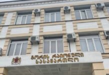 სამსახურებრივი უფლებამოსილების ძალადობით გადამეტების ფაქტზე დაკავებულ ექვს პოლიციელს სასამართლომ აღკვეთის ღონისძიების სახით, პატიმრობა შეუფარდა