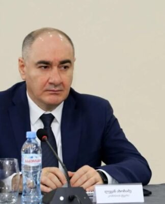 ქრთამის აღების ფაქტზე დაკავებულ, სახელმწიო უსაფრთხოების სამსახურის უფროსის ყოფილ მოადგილეს, ლევან ახობაძეს პატიმრობა შეეფარდა