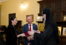 შიო III დიდი ბრიტანეთის ელჩს შეხვდა