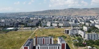 რუსთავში, დევნილი ოჯახების განსახლების მიზნით, თანამედროვე სტანდარტების შესაბამისი საცხოვრებელი კომპლექსის მშენებლობა აქტიურ რეჟიმში გრძელდება