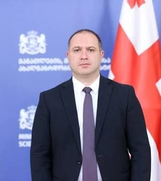 გივი მიქანაძემ სასკოლო ფორმების მოსწავლეებისთვის უსასყიდლოდ გადაცემისა და რეალიზაციის საკითხები განმარტაა