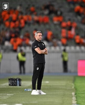 საქართველოს ეროვნულ საფეხბურთო ნაკრებს რამაზ სვანაძე უხელმძღვანელებს