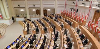 პარლამენტმა პირველი მოსმენით მხარი დაუჭირა ცვლილებას, ერთიანი, 100 000-ლარიანი ზღვრის დაწესების შესახებ, რომლის ფარგლებში ფიზიკური პირი ქონების გადასახადისგან სრულად თავისუფლდება