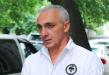 მუქარის ბრალდებით დაკავებული ბიზნესმენი, თამაზ ელიზბარაშვილი სასამართლომ დამნაშავედ ცნო და მას საპროცესო შეთანხმება გაუფორმდა