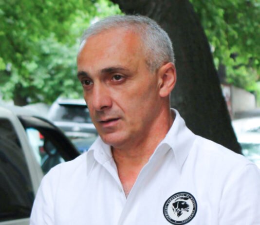 მუქარის ბრალდებით დაკავებული ბიზნესმენი, თამაზ ელიზბარაშვილი სასამართლომ დამნაშავედ ცნო და მას საპროცესო შეთანხმება გაუფორმდა