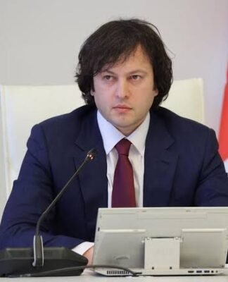 ირაკლი კობახიძის განცხადებით, დიუშენის კუნთოვანი დისტროფიის სამკურნალო მედიკამენტი „ჯივინოსტატი“ უკვე საქართველოშია და უახლოეს დღეებში დაიწყება პრეპარატის გაცემა პაციენტებზე